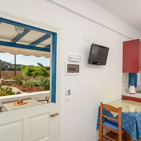 Crystal Naxos 1 At 아파트호텔 미크리 비글라