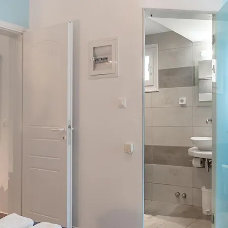 Crystal Naxos 1 At 미크리 비글라