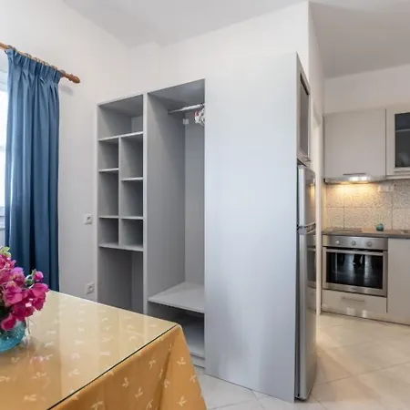 Crystal Naxos 1 At 미크리 비글라