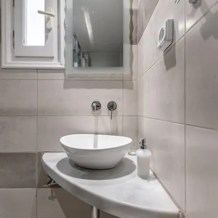 Crystal Naxos 1 At 미크리 비글라