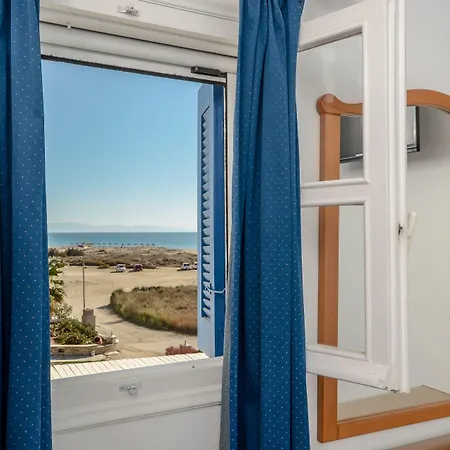 Crystal Naxos 1 At 4* 미크리 비글라