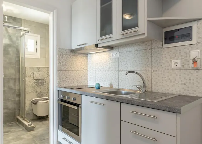 Crystal Naxos 1 At 4*