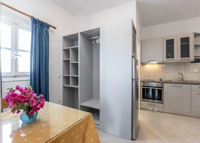 Crystal Naxos 1 At Mikri Vigla