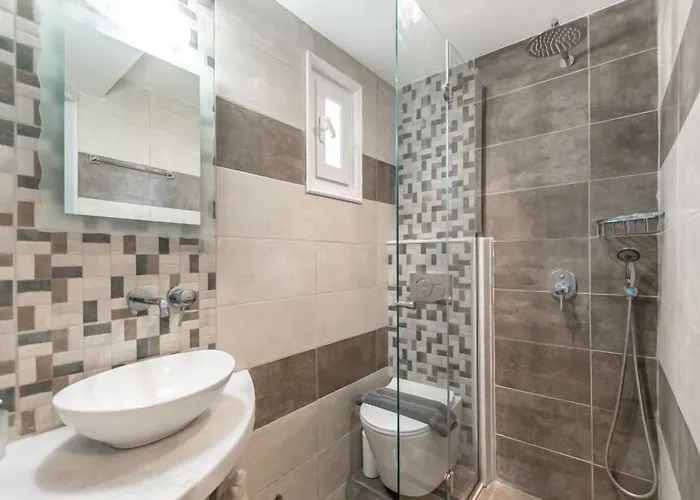 Crystal Naxos 1 At 4*