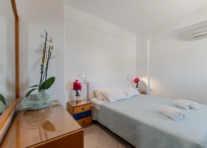 Crystal Naxos 1 At 4*